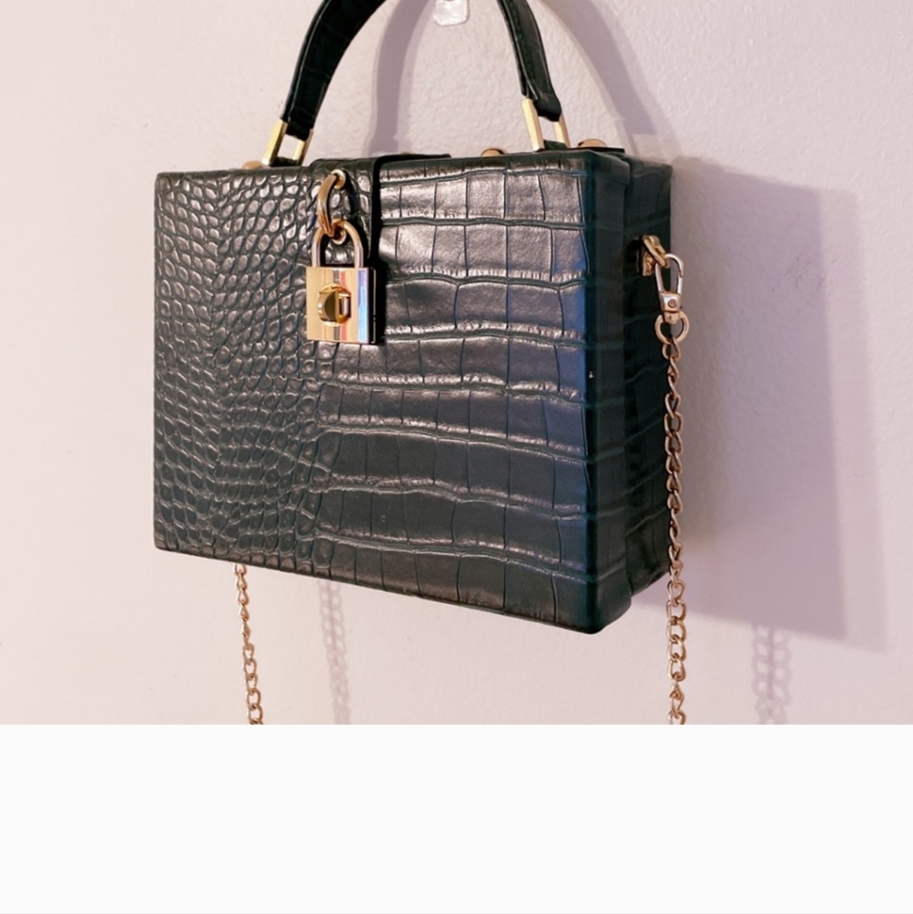 Woman's NWOT PURSE 👜 - Picture 8 of 11